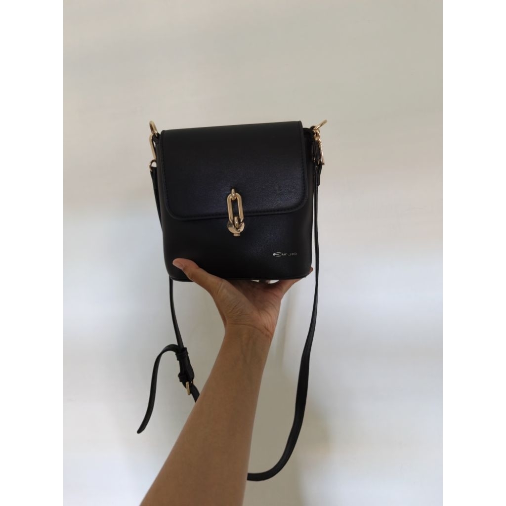Preloved tas sling bag emsio Elizabeth