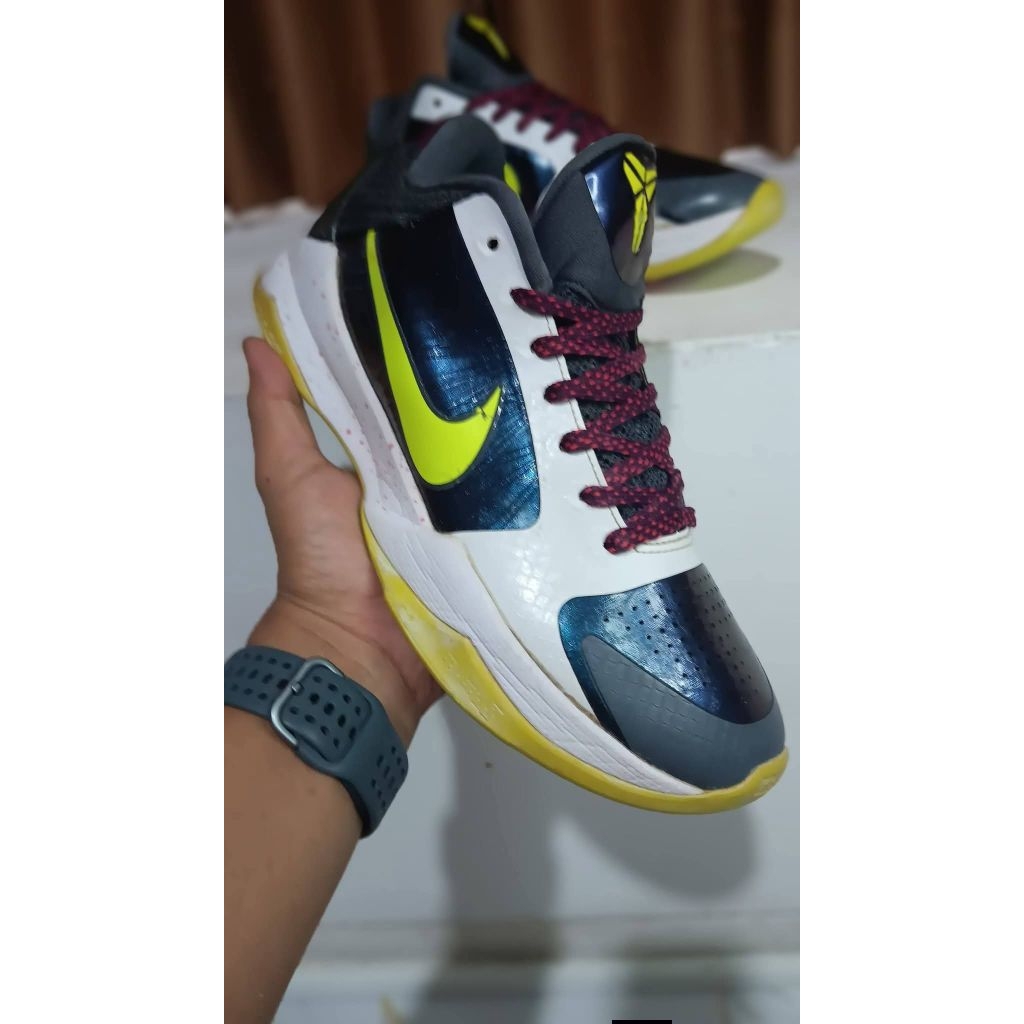 sepatu basket kobe