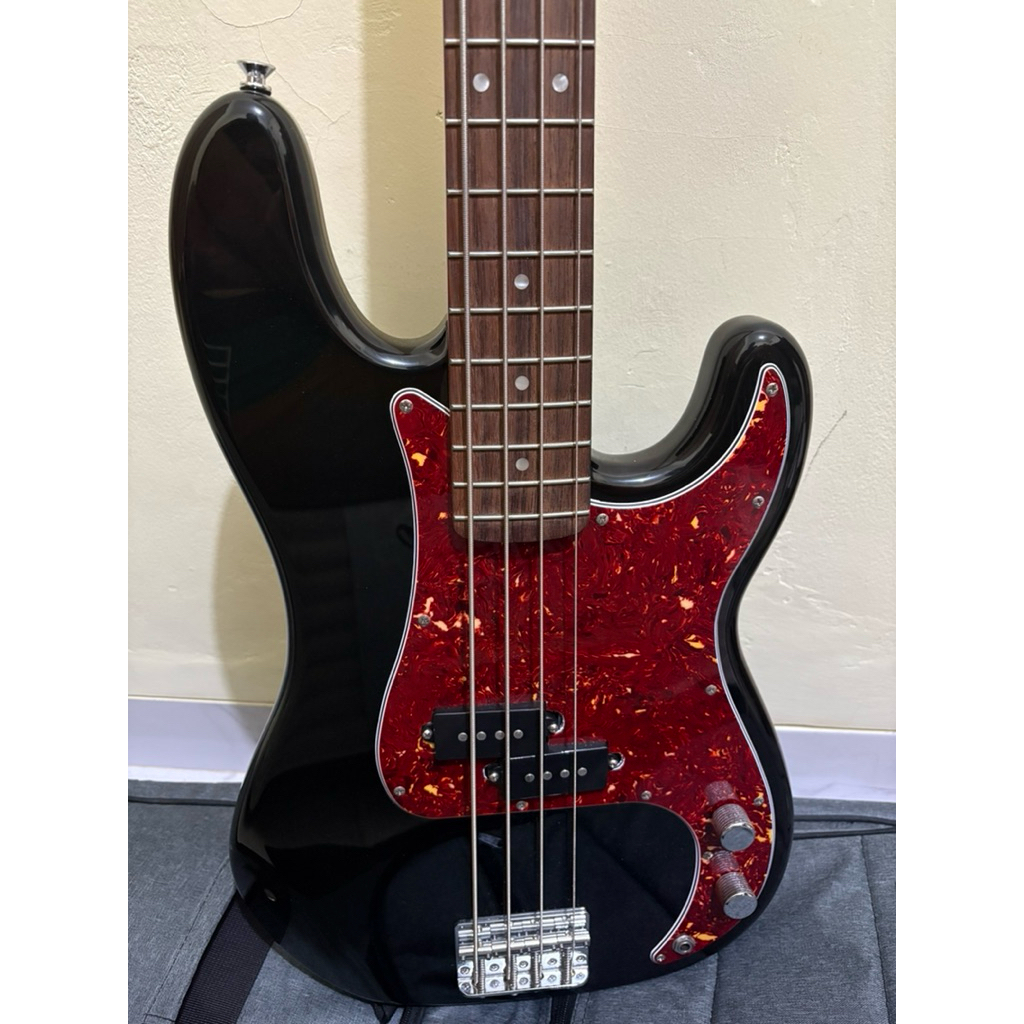 Squier Precision Bass 4-string by Fender