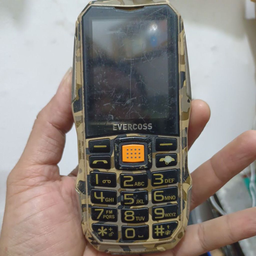 hp evercoss SP5 buat bahan atau di perbaiki pisik sesuai di poto pengiriman random atau bisa chat du