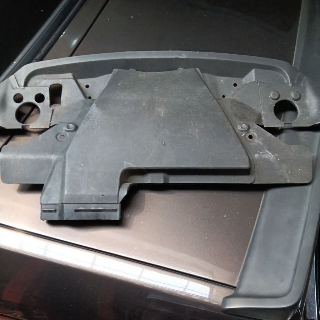 Tutup radiator BMW