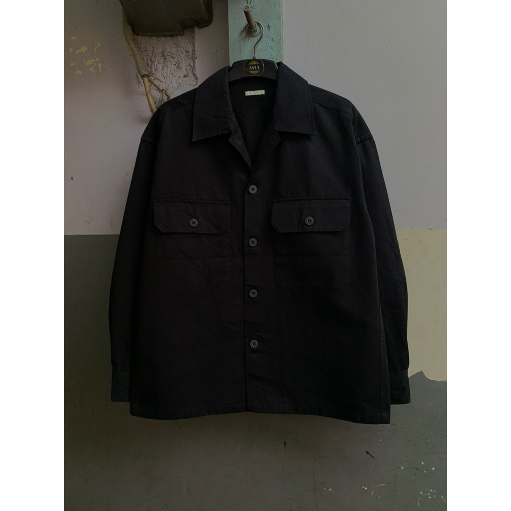 kemeja outer pria GU boxy hitam lengan panjang preloved