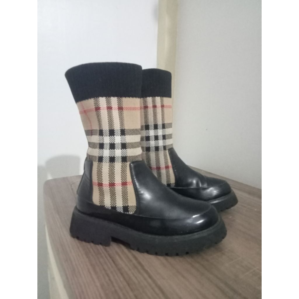Sepatu Burberry Original, (Preloved) anak perempuan