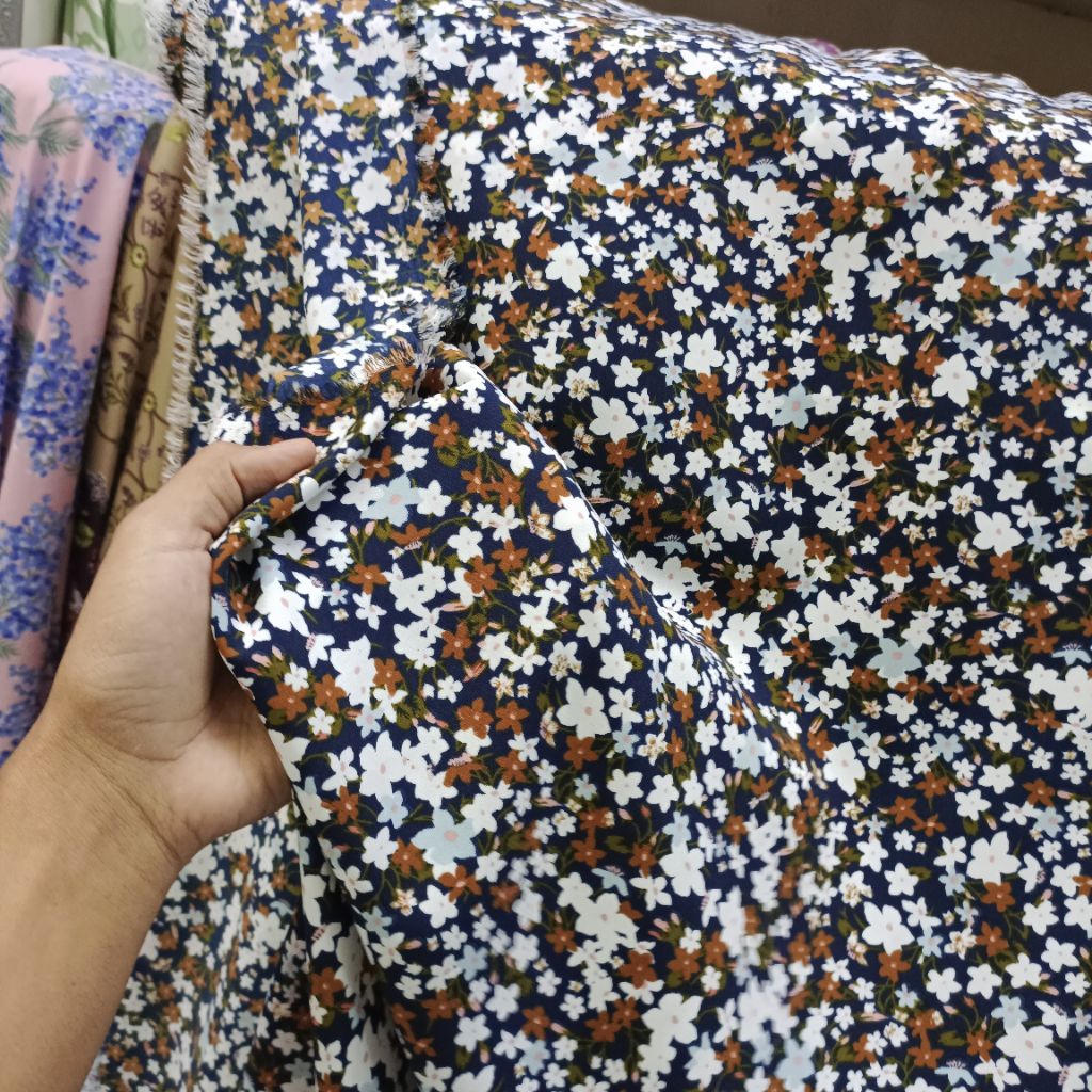 kain wolfis meteran - kain wolpeach garmen motif bunga kecil - bahan adem dan yaman di kulit - ktx