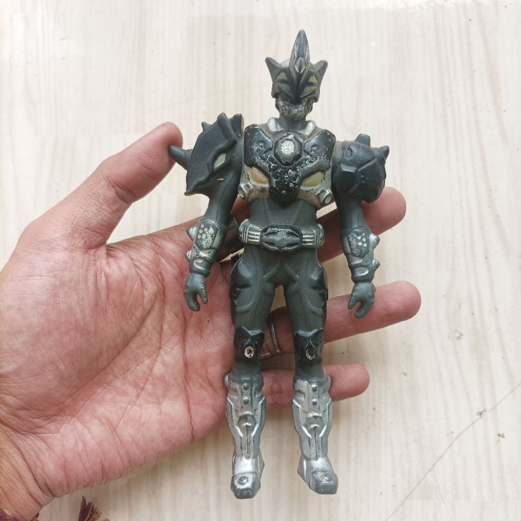 Original Auldey Armor Hero Rino Mainan Action Figure