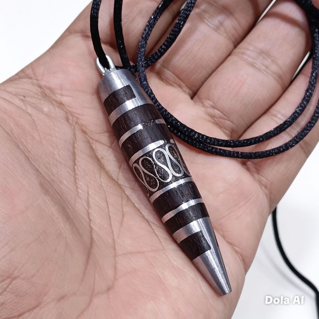 kalung pria karya nini imay kayu ulin ukir