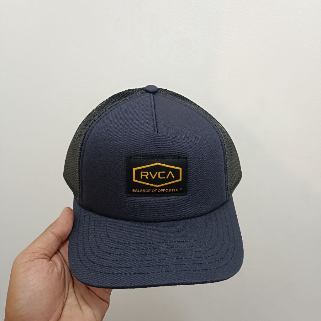 Topi pria Rvca Garage blue trucker