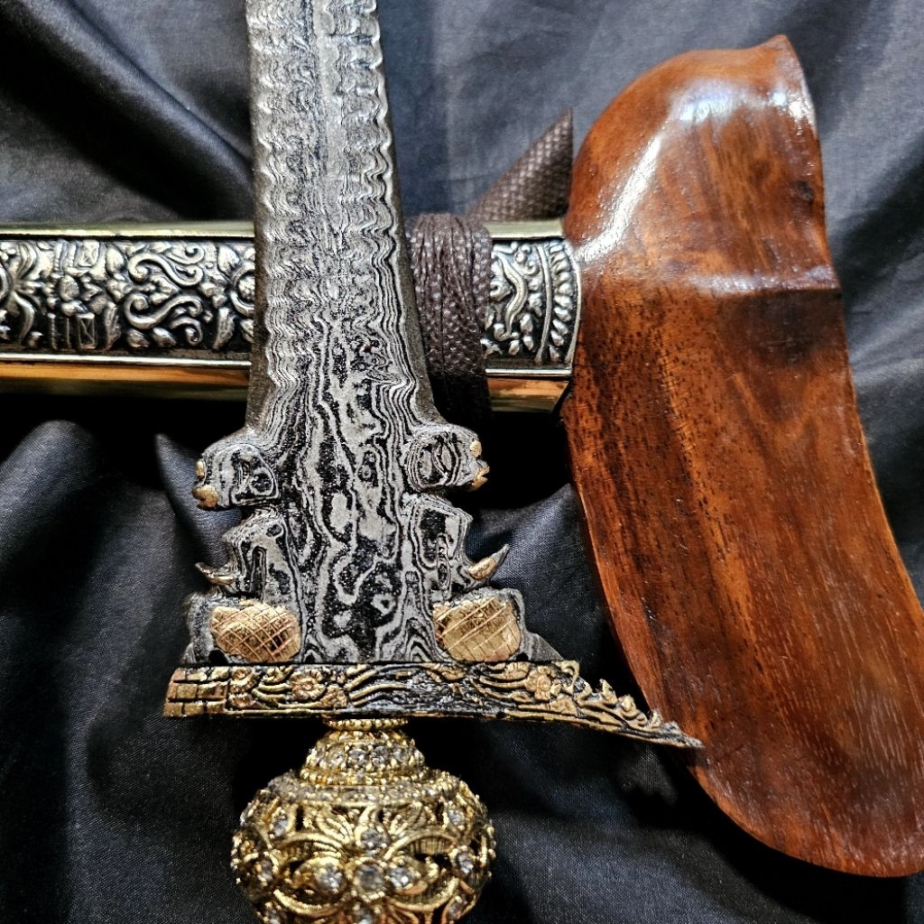 Keris Omyang Kinatah Sepuh Emas Pamor Untu Walang