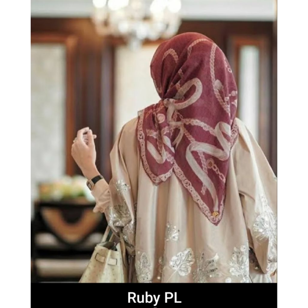 Pl Buttonscarves Chain 1 Ruby vgc