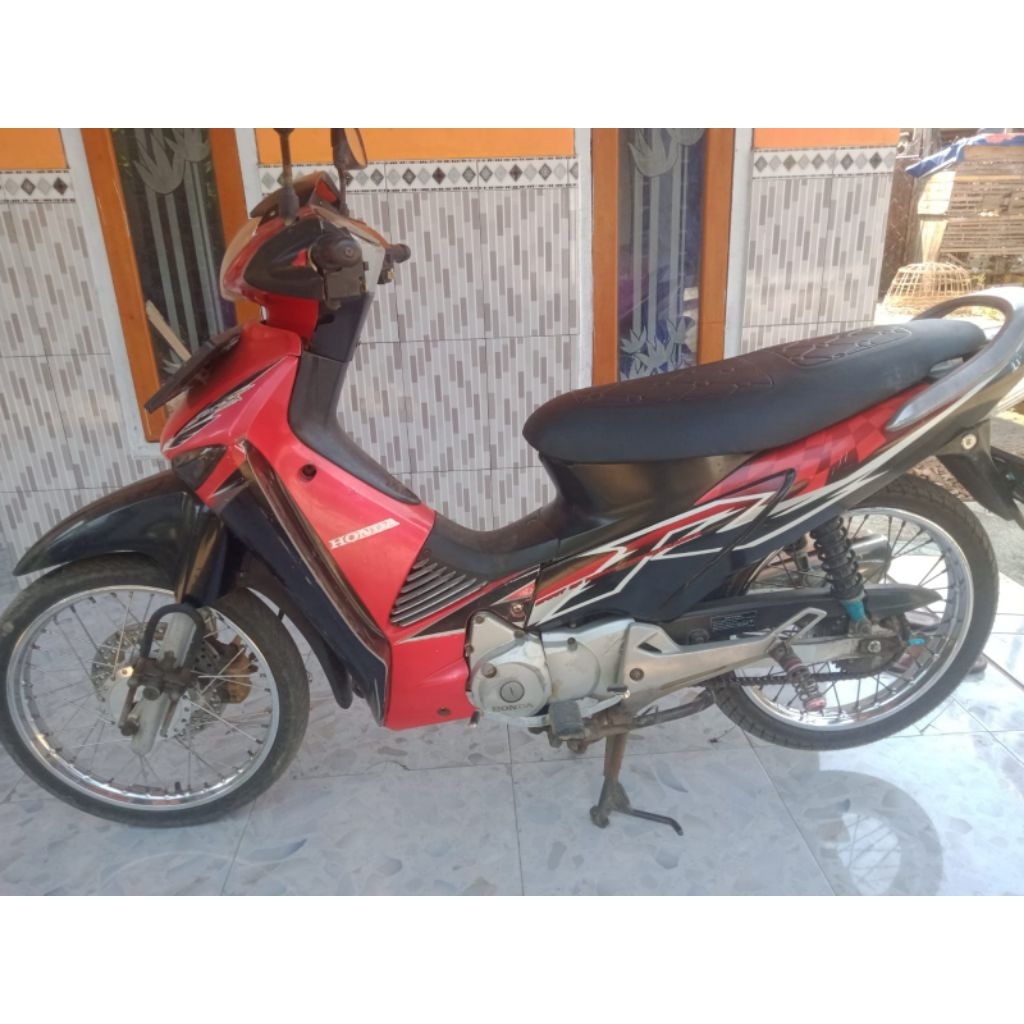 Motor Second Honda Supra x 125 Tahun 2005  Plat P Jember Lengkap STNK BPKB