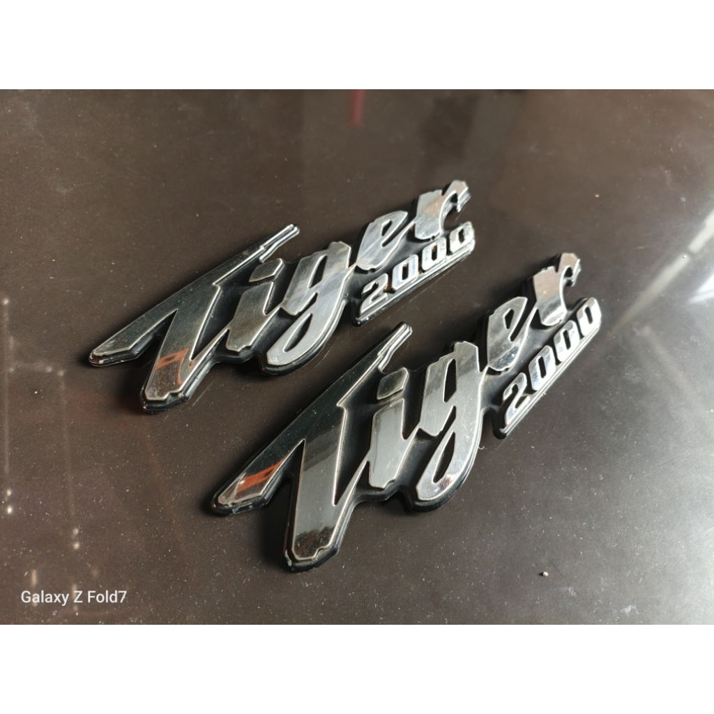 emblem tiger 2000 bekas original bawaan motor