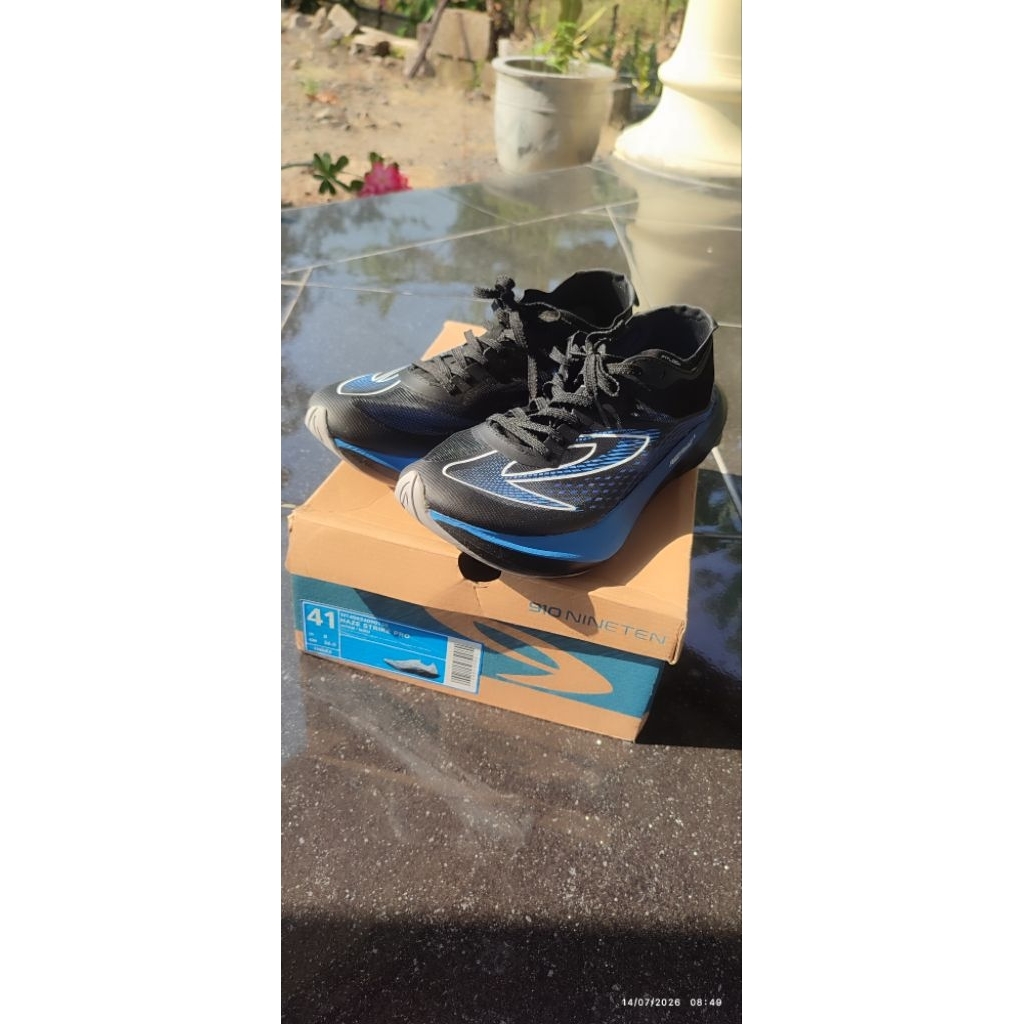 sepatu running nineteen haze strike pro