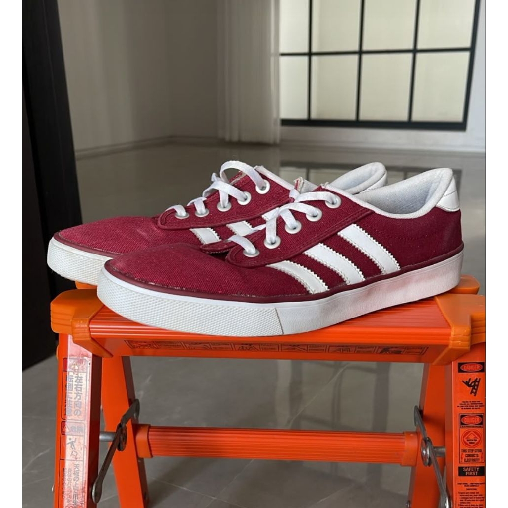 Sepatu Adidas KIEL size 42,5