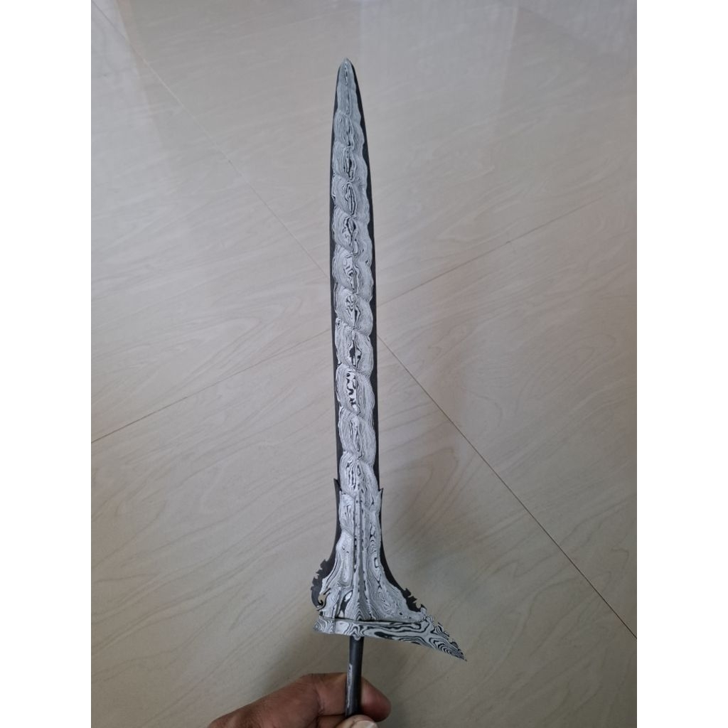 keris lurus phunthel mayit
