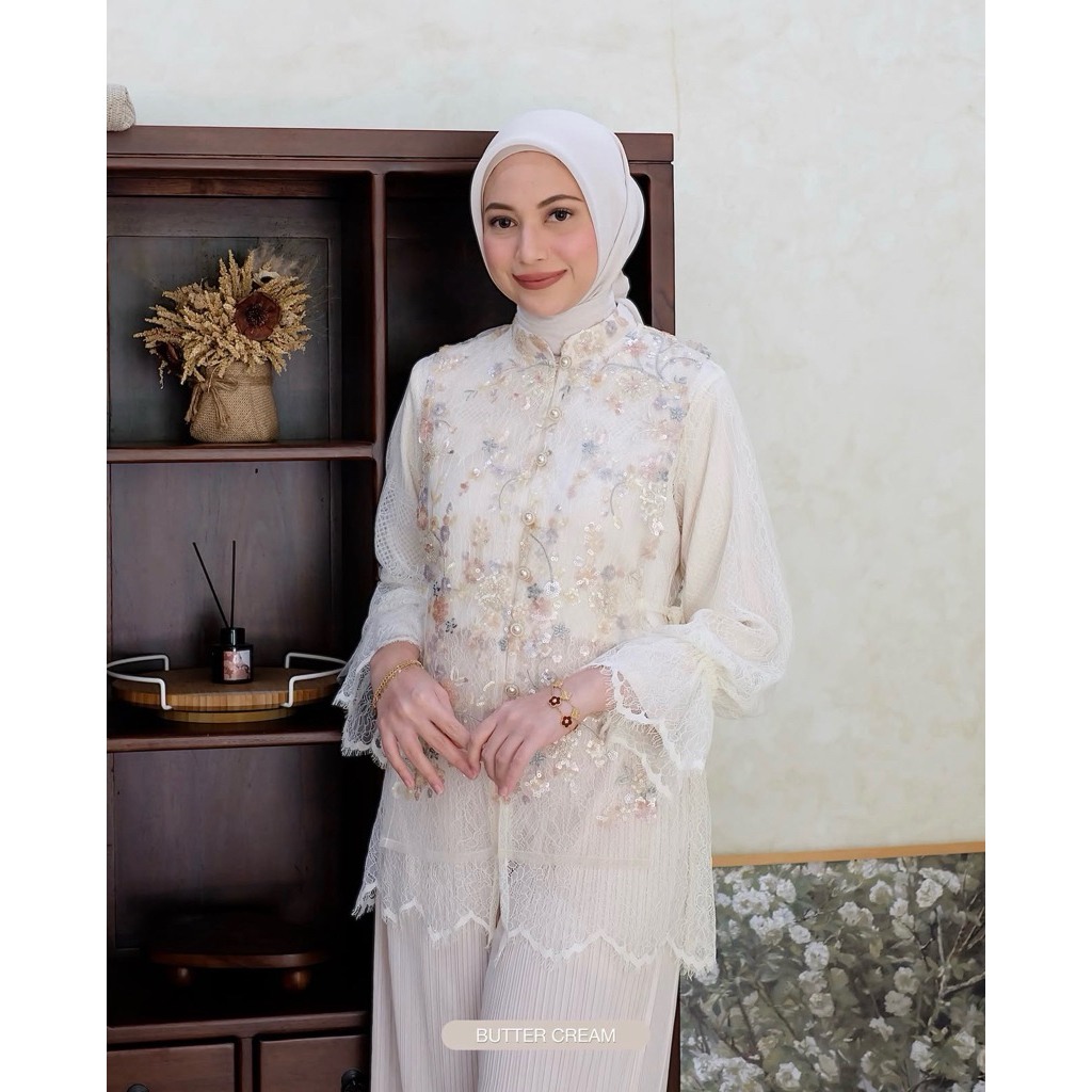 Blouse by STL Sarah the Label (Naura Blouse Sarah the Label)