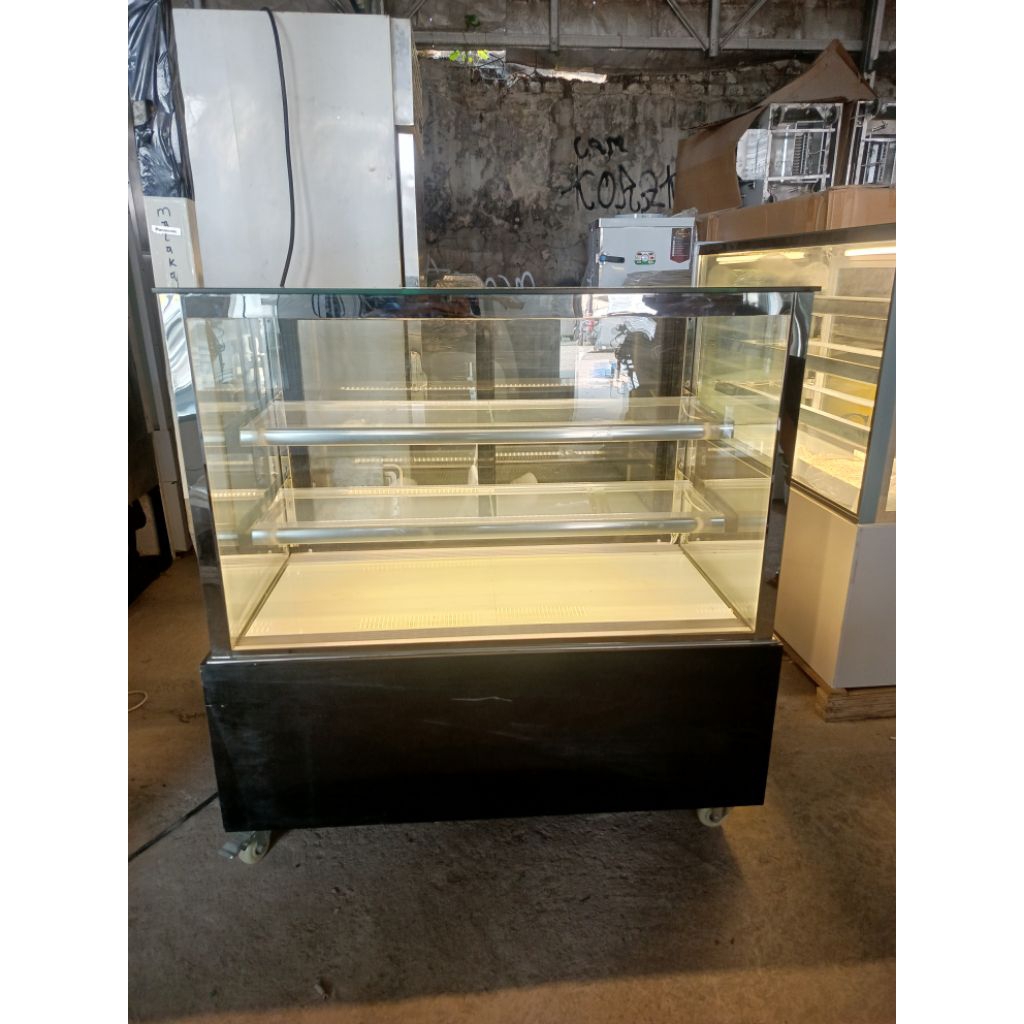 chiller Cake Showcase Display / Pajangan Kue  120cm