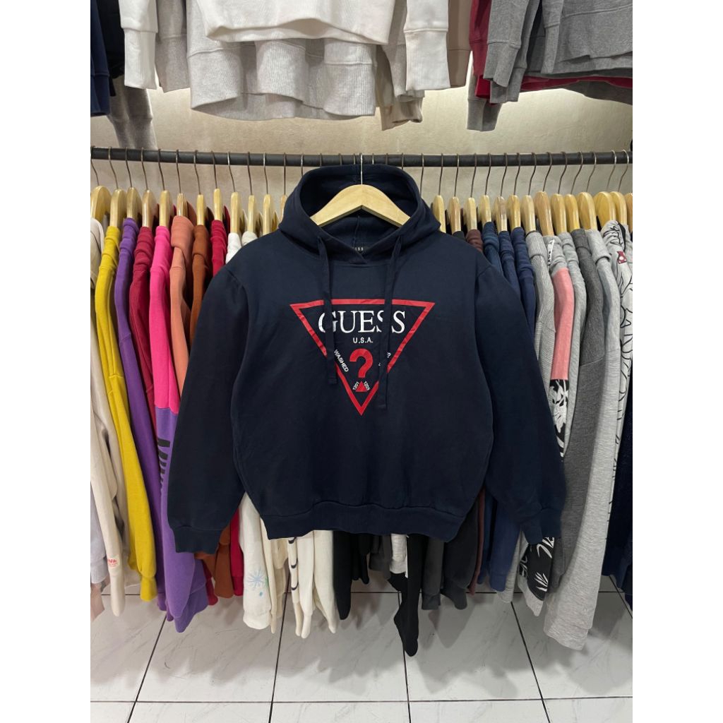 hodie guess triangle big logo navy ( tag M fit ke S )