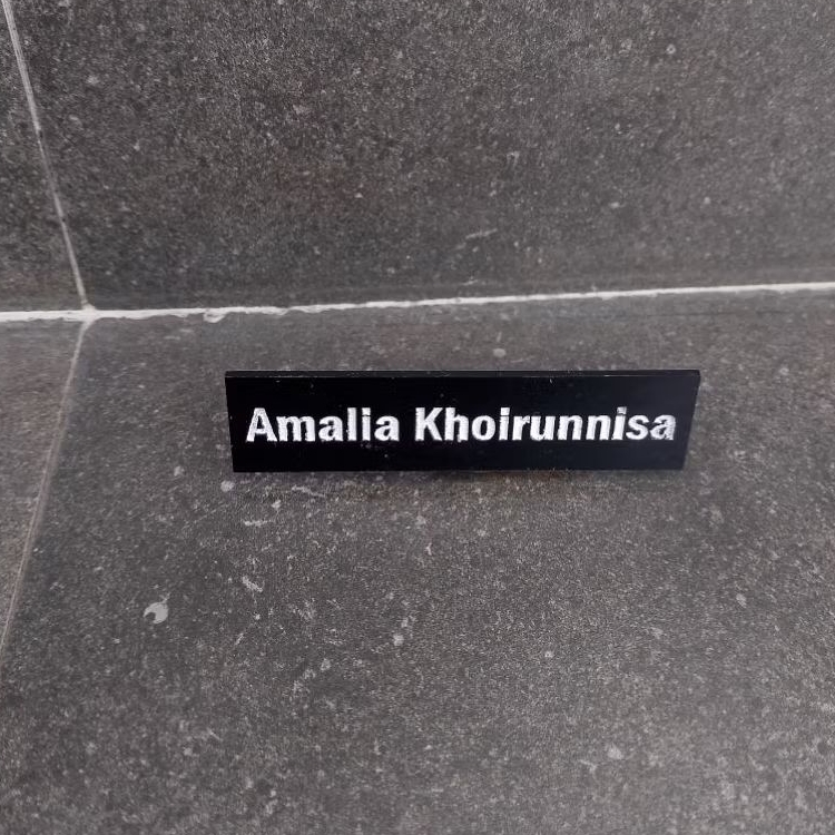 Name Tag Papan Nama Akrilik / Nama Dada Magnet Akrilik