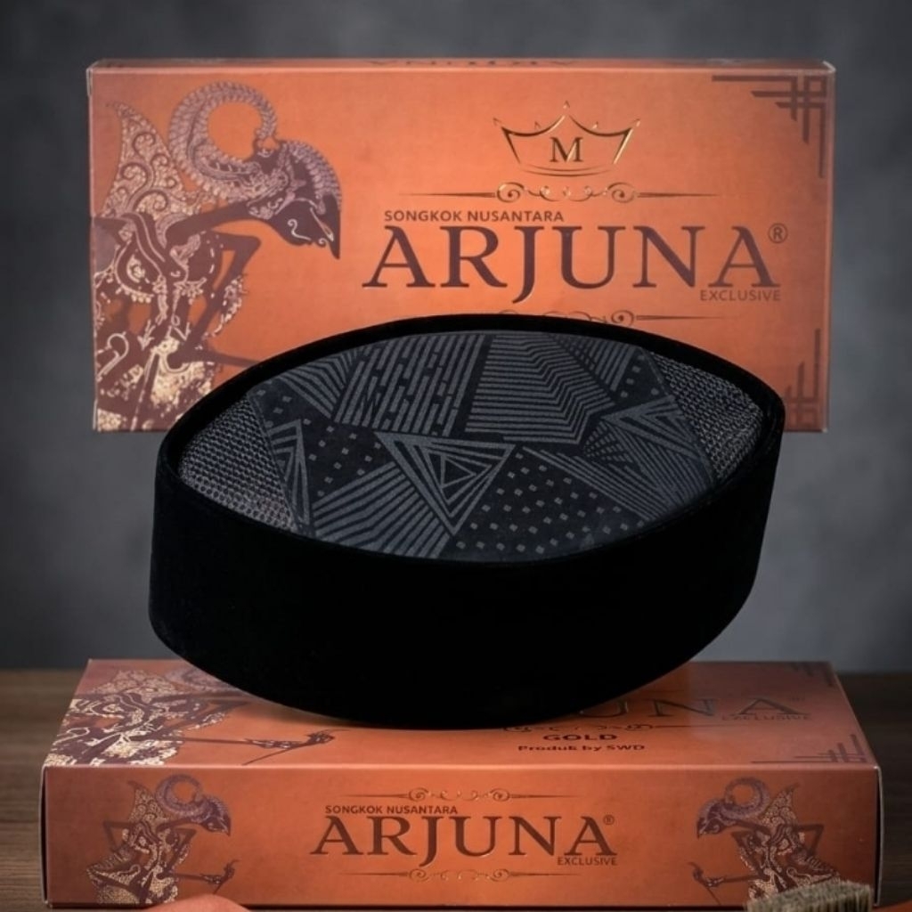 Peci Songkok Bludru Hitam Motif Atas Kain Embos