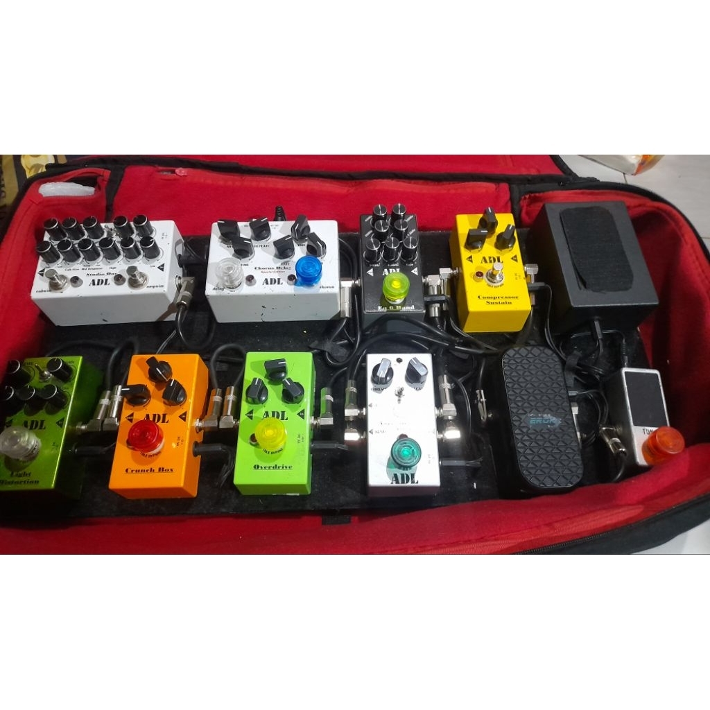 Efek Gitar 1 set lengkap distorsi delay equalizer