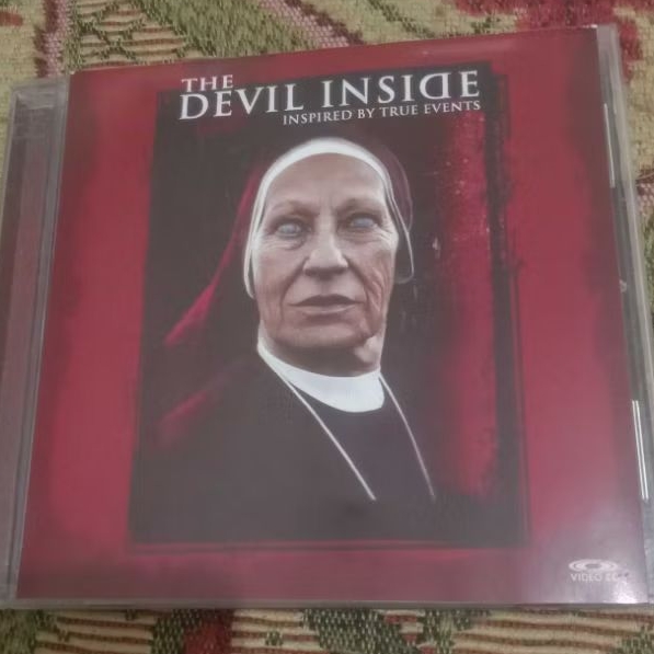 VCD ORIGINAL THE DEVIL INSIDE FEAT FERNANDA ANDRARE TEKS INDONESIA
