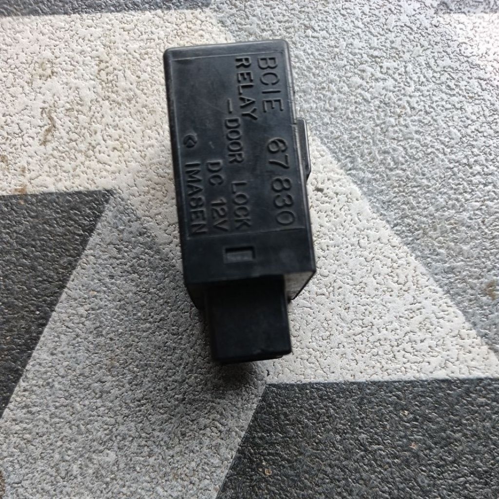 relay doorlock mazda lantis
