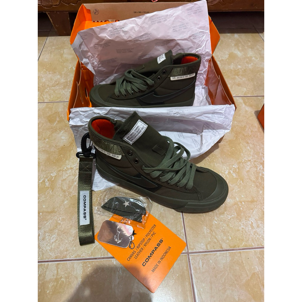 Sepatu compass retrograde flight jacket