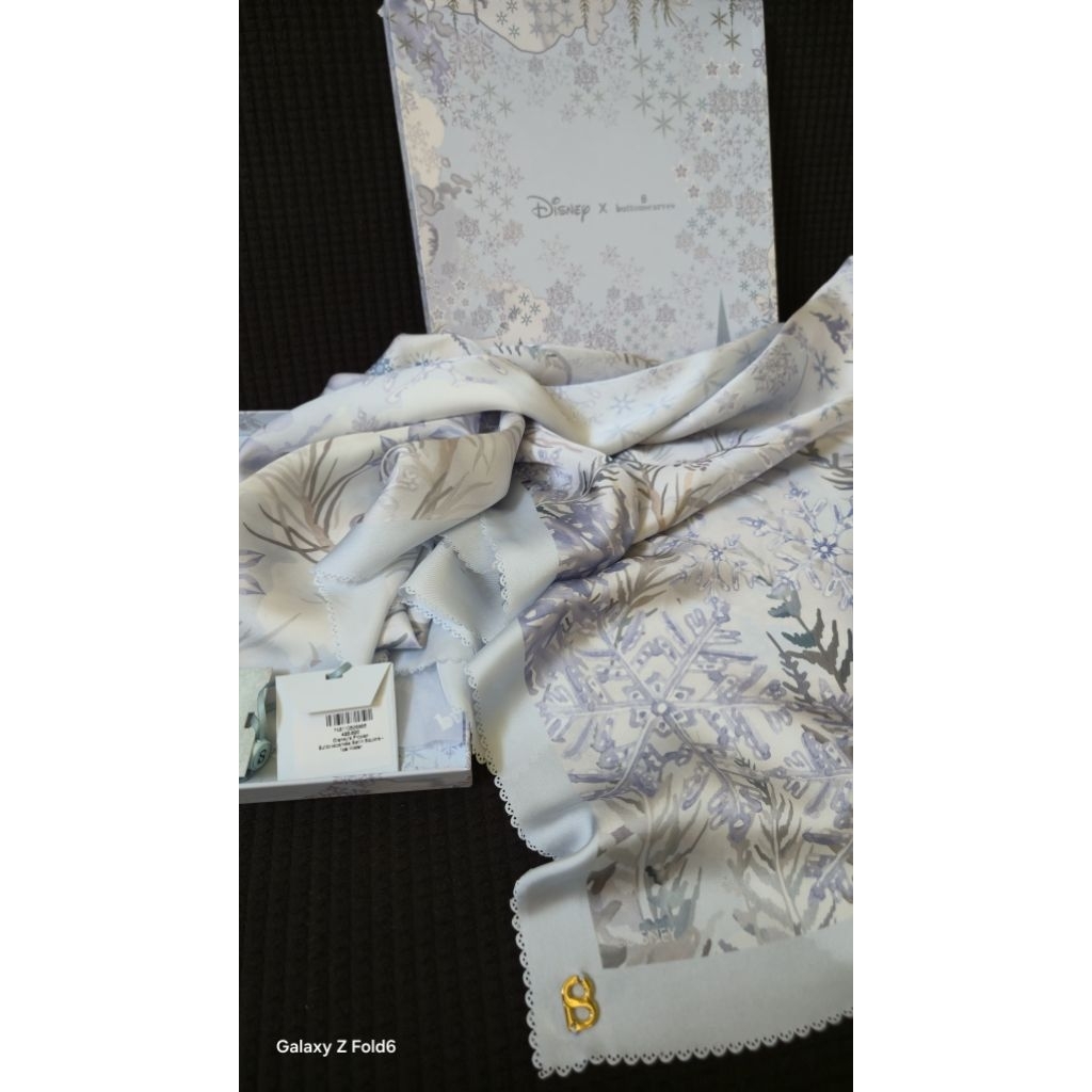 Preloved Frozen - satin square (Ice water), buttonscarves