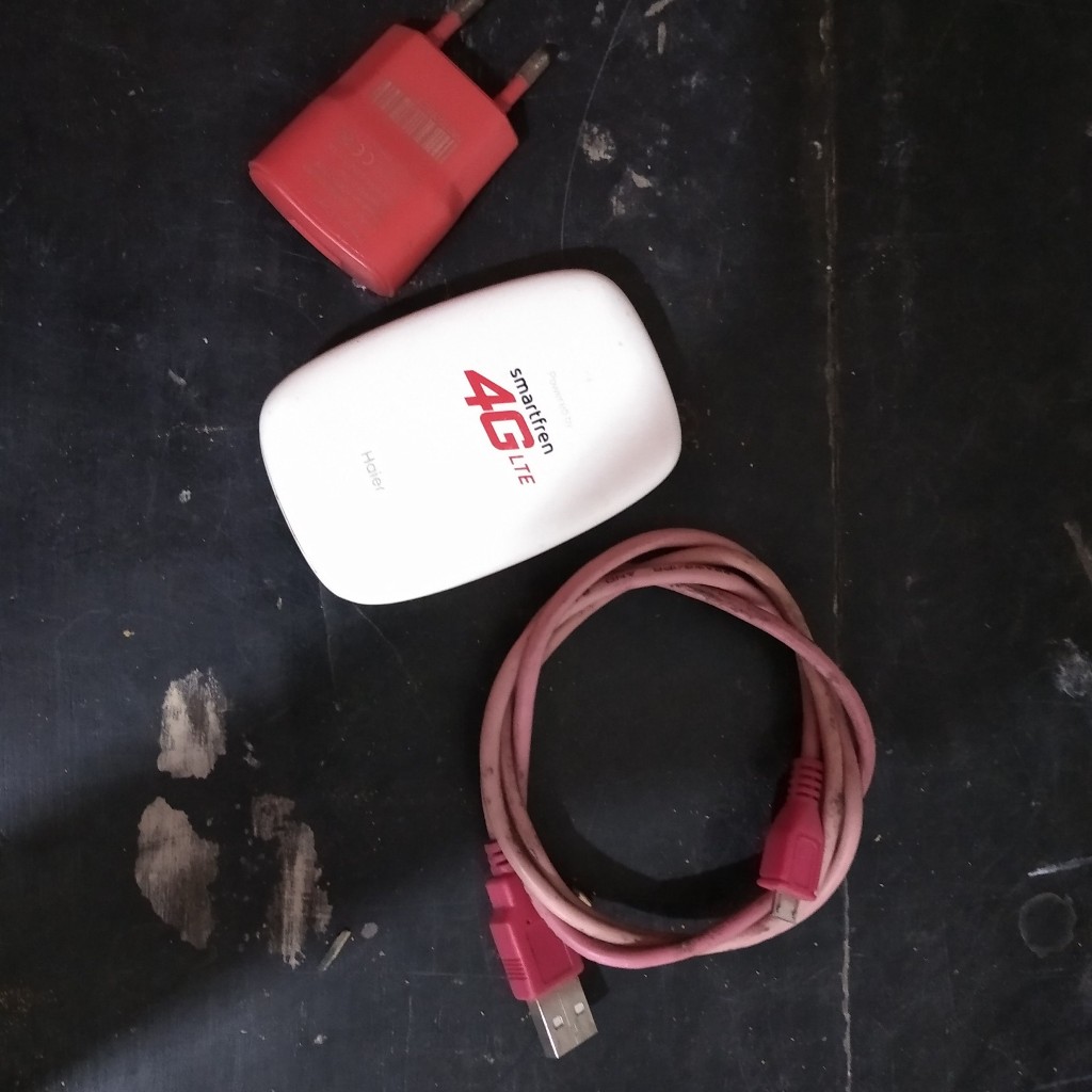 modem router mifi smartfren (baterai gembung)