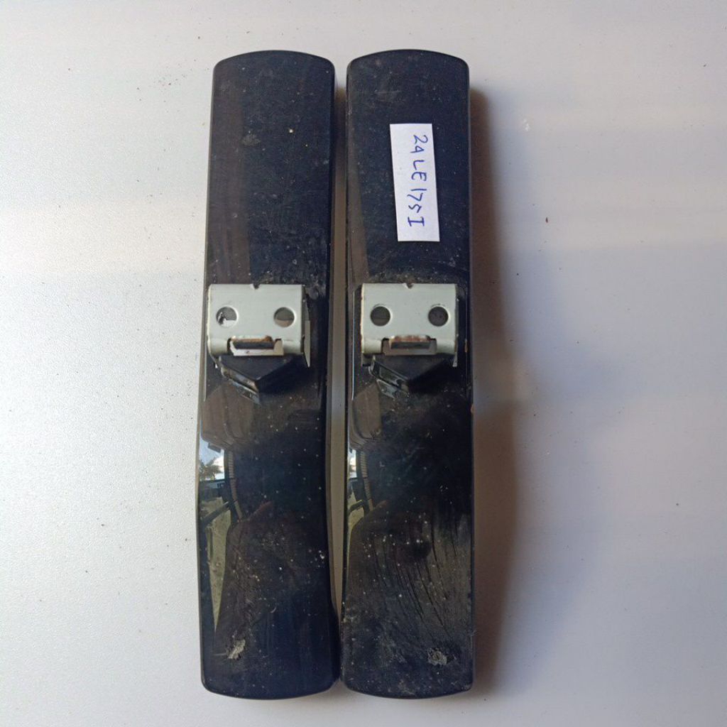 Kaki stand tv Sharp 24 LE1751