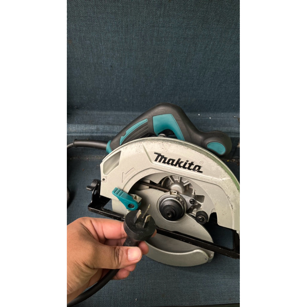 circular saw makita hs7000 second original.