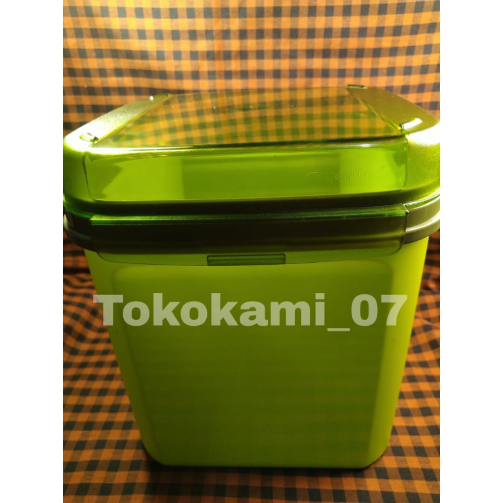 Signature square Tupperware 4 Liter