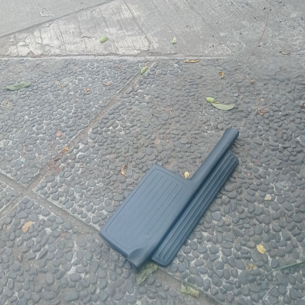 Sill Plate Tengah Avanza Old Original (Kanan)