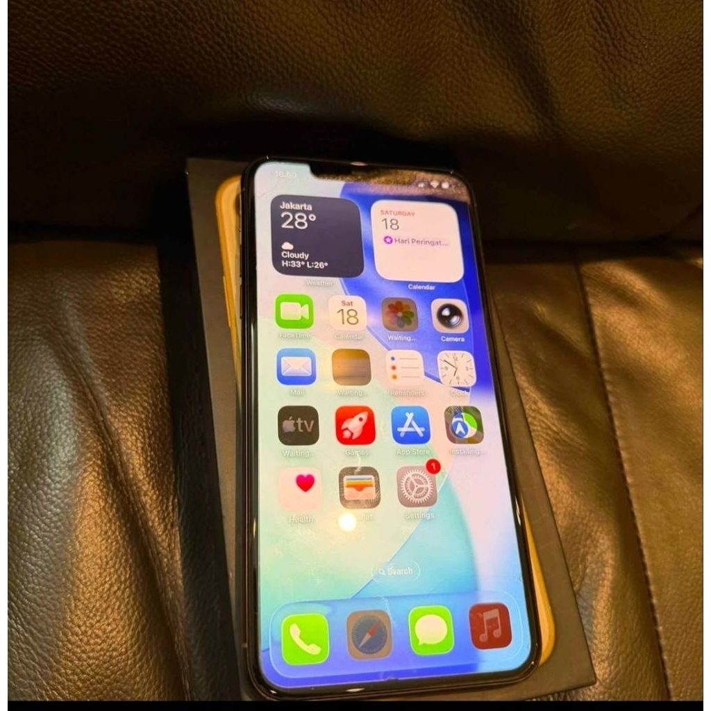 iphone 11 pro max 256GB orian semua kecuali batrai udh pernah ganti (baru)