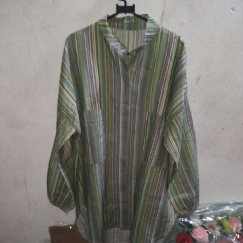 Kemeja Wanita Salur Hijau Lengan Panjang Oversize Preloved