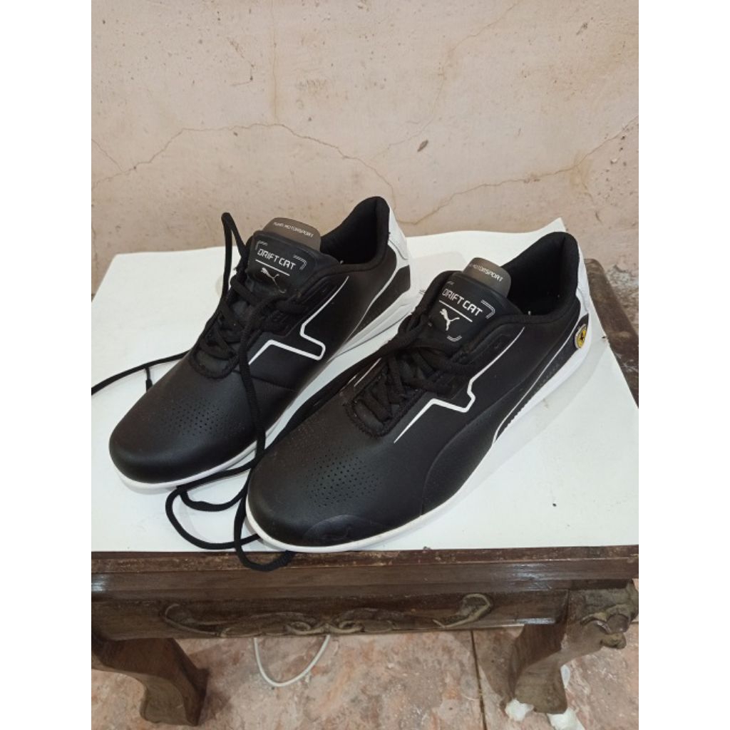 Puma x Ferrari Hitam Putih