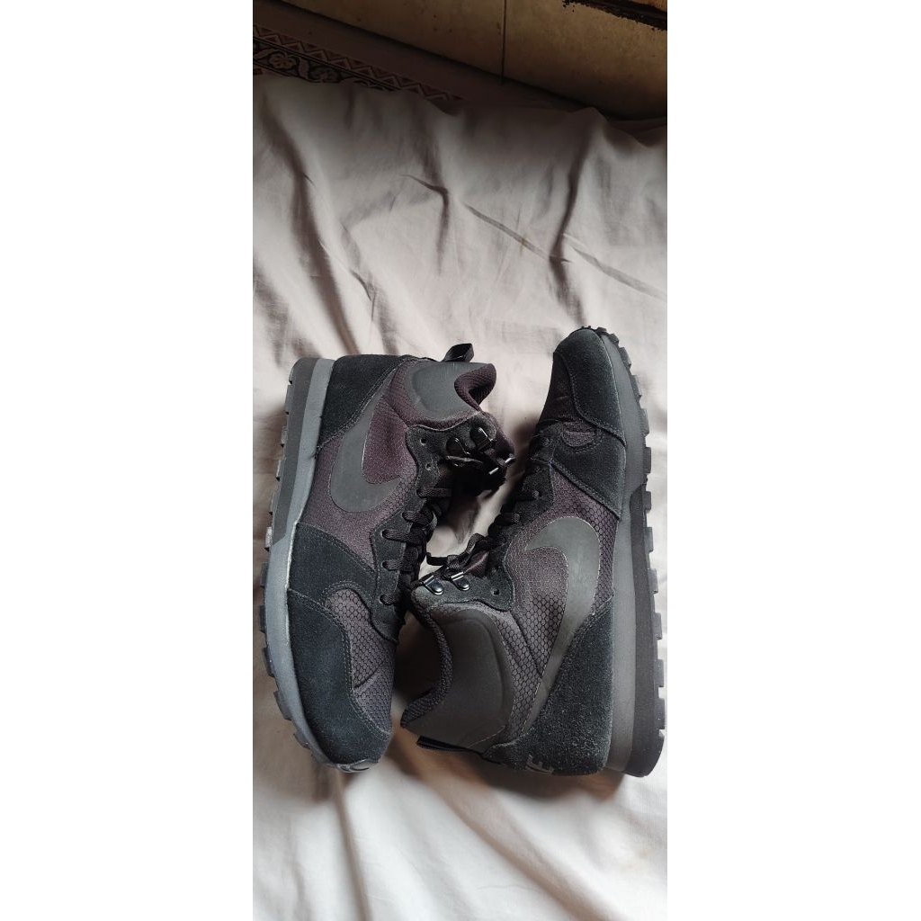 Nike md runner mid