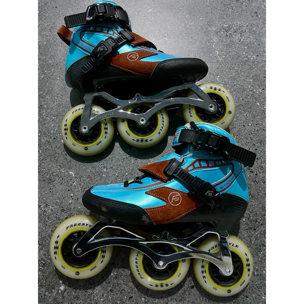 SEPATU RODA 3 WHEELS - FREESTYLE MAX CARBON FIBER