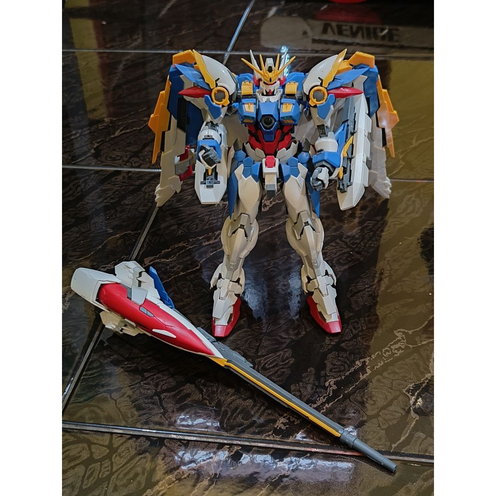 HiRM Wing Gundam dan MG Sinanju Hongli