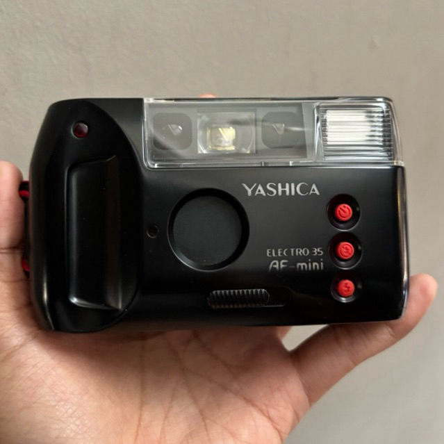Yashica Electro 35 AF Mini point Shoot 35mm Camera Vintage