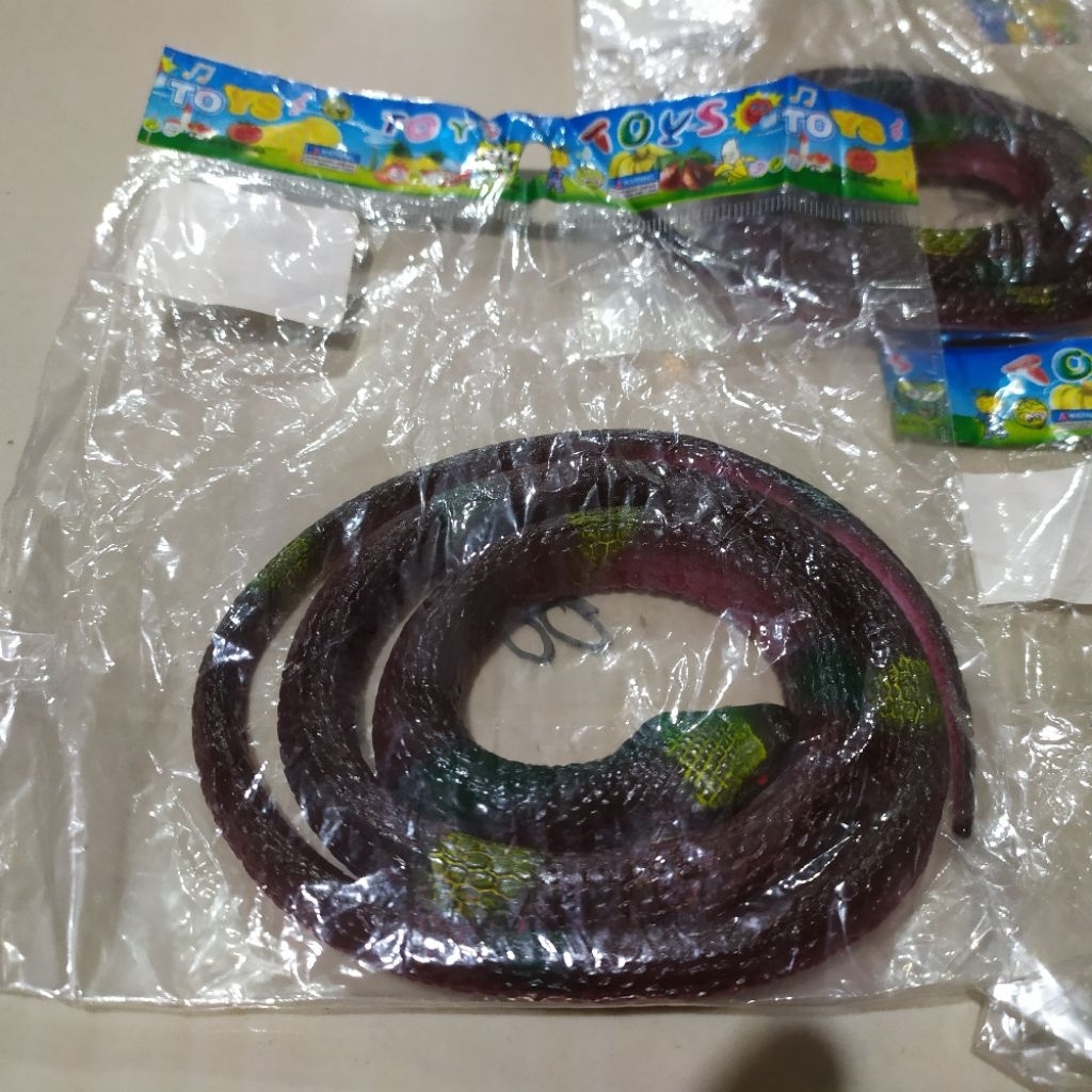 ULAR MAINAN/ULAR KARET
