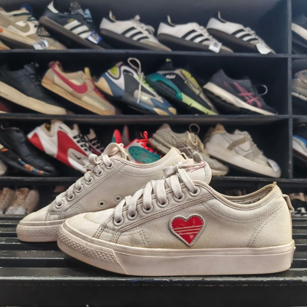 SEPATU SEKEN_NIZZA TREFOIL WHITE RED - 39 1/3