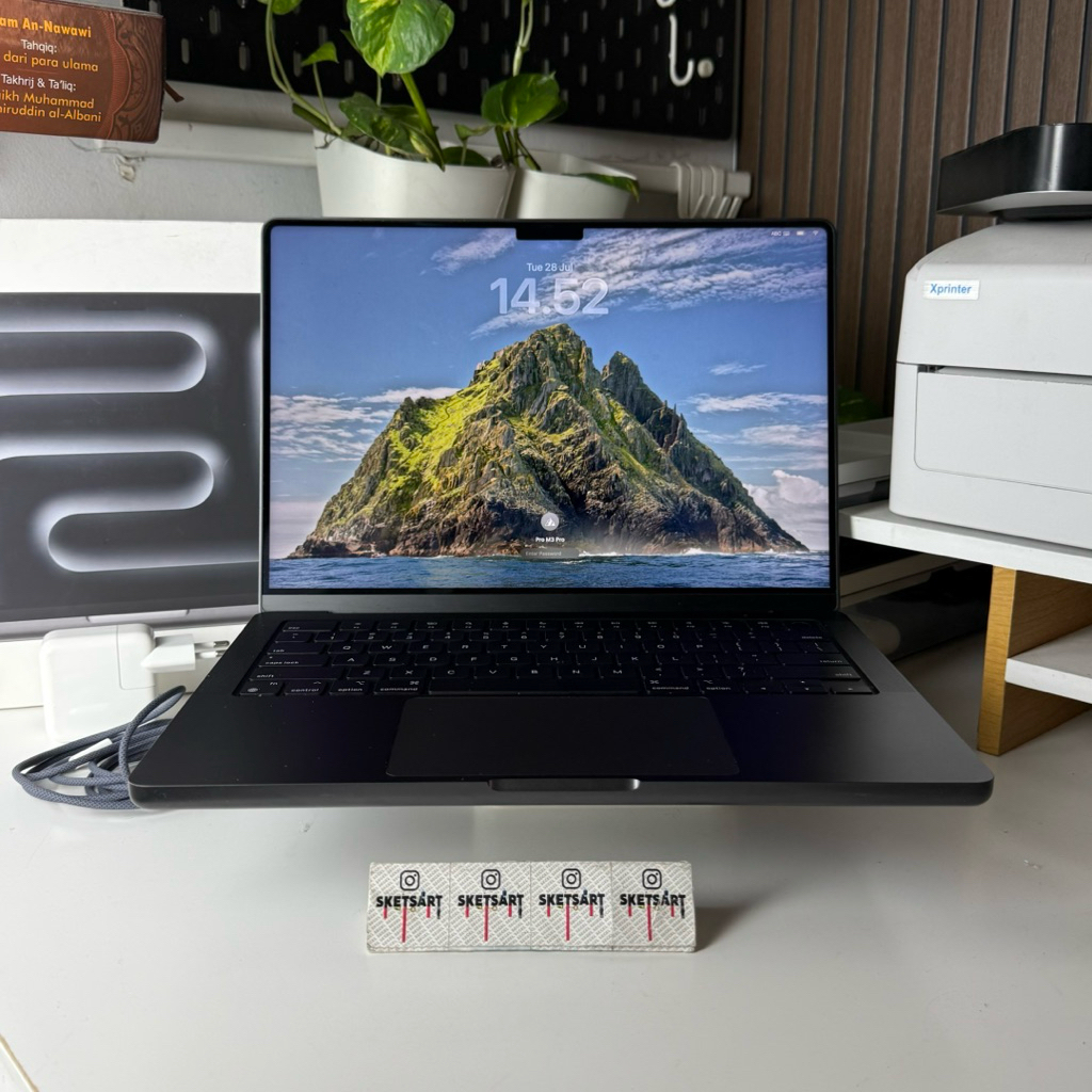 MacBook Pro M3 Pro 18/1TB Battery Health 84%