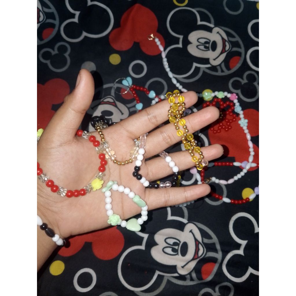 GELANG TANGAN MANIK WANITA KEKINIAN