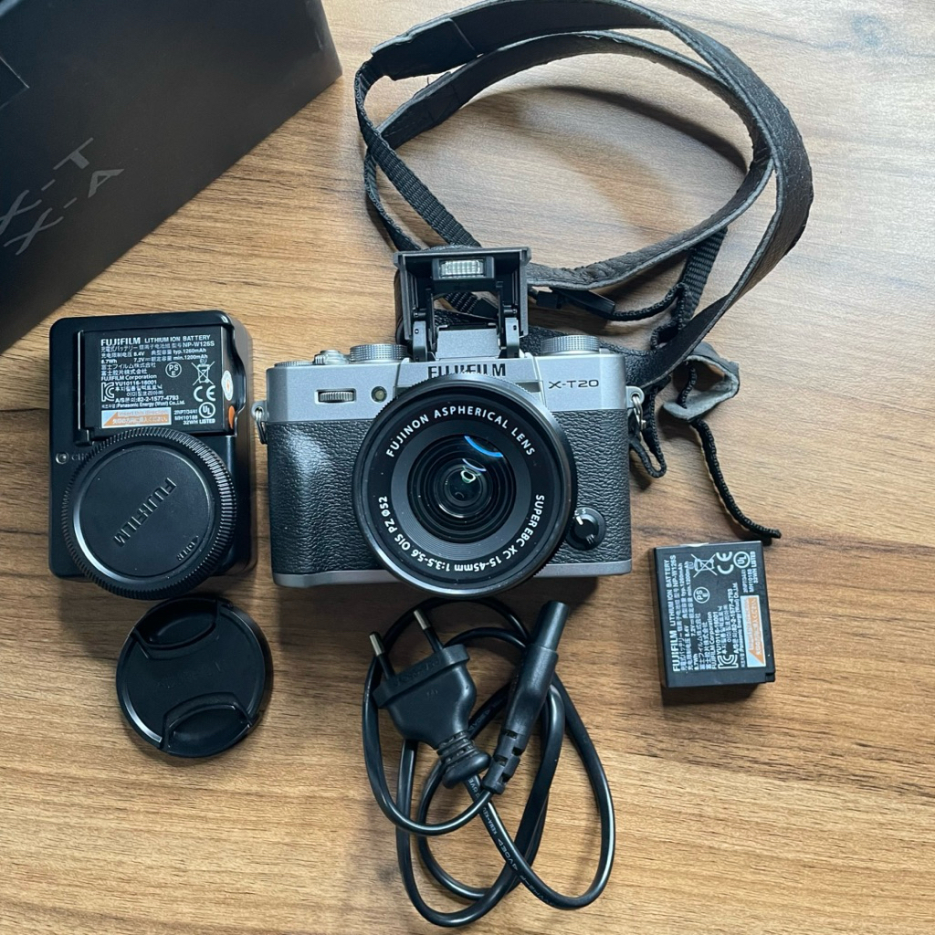 Kamera Fujifilm X-T20 Silver Dengan Lensa Fujinon, Charger, Baterai, Dan Aksesoris Lengkap SECOND BE