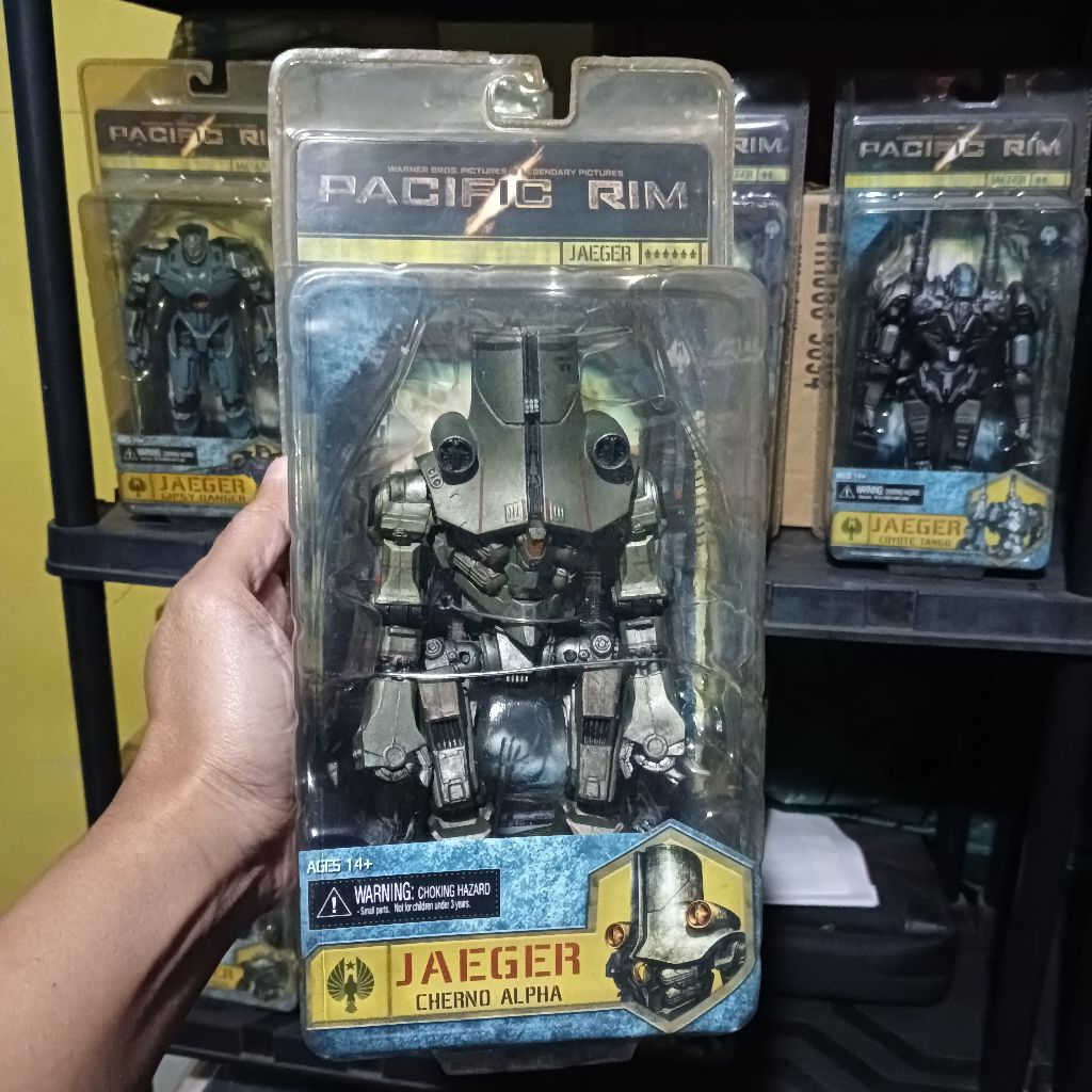 NECA PACIFIC RIM JAEGER CHERNO ALPHA ACTION FIGURE ORIGINAL