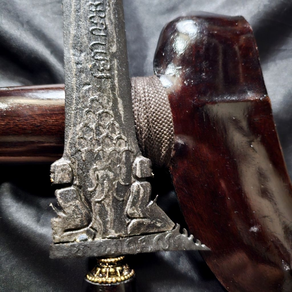 Keris Omyang Kinatah Aksara Pamor Banyu Mili