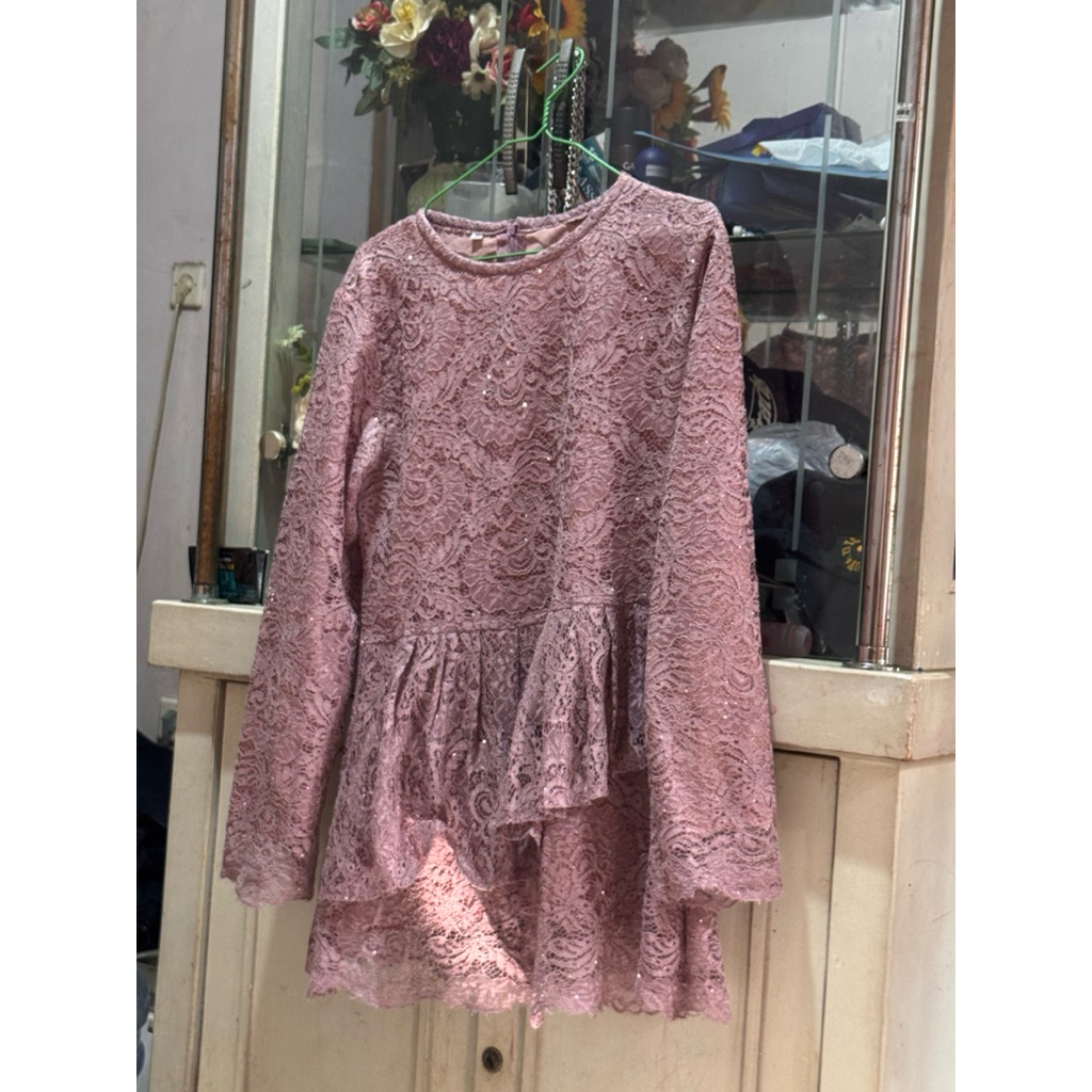 Kebaya Ungu + Rok Lilit Batik