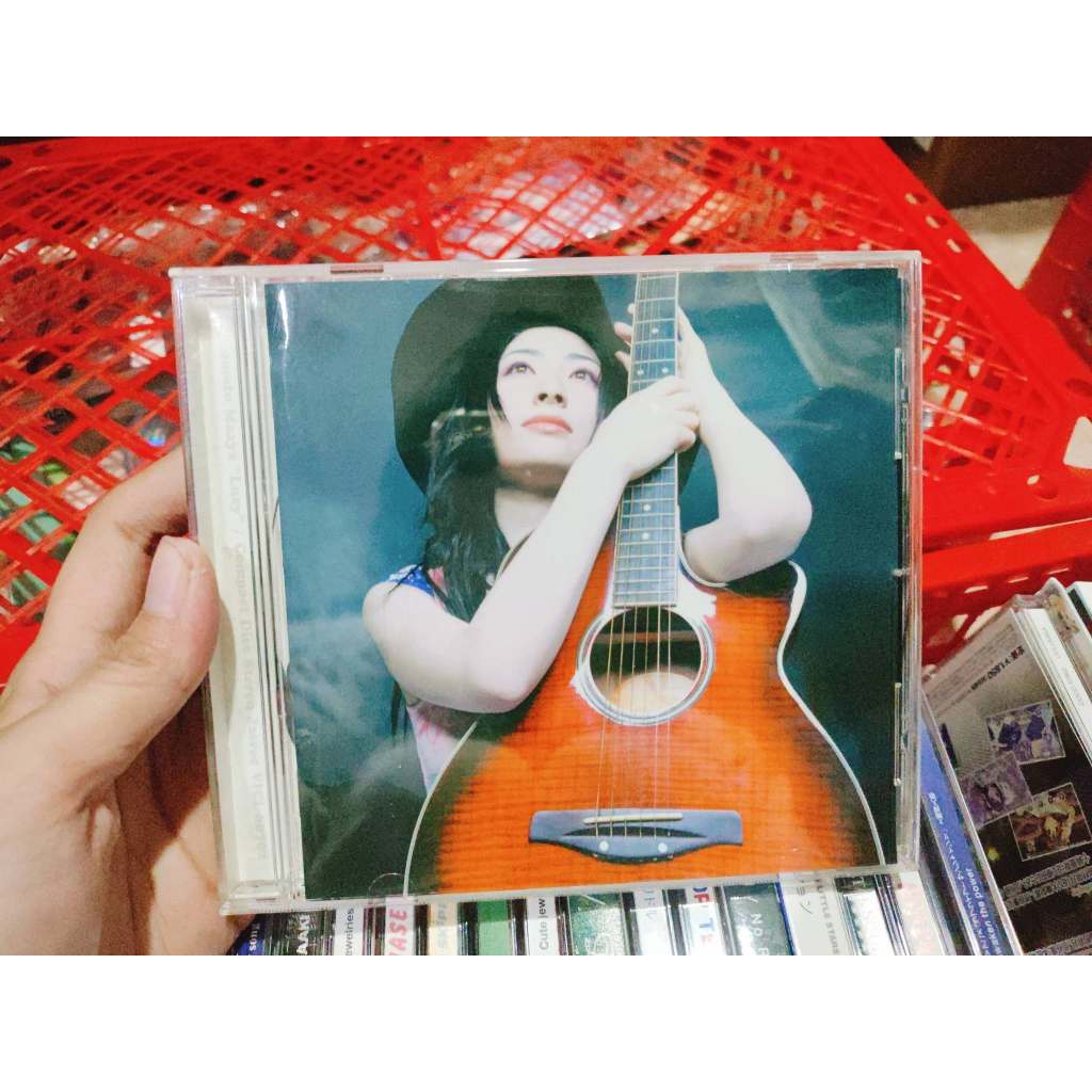 album studio ketiga dari penyanyi Jepang Maaya Sakamoto berjudul Lucy
