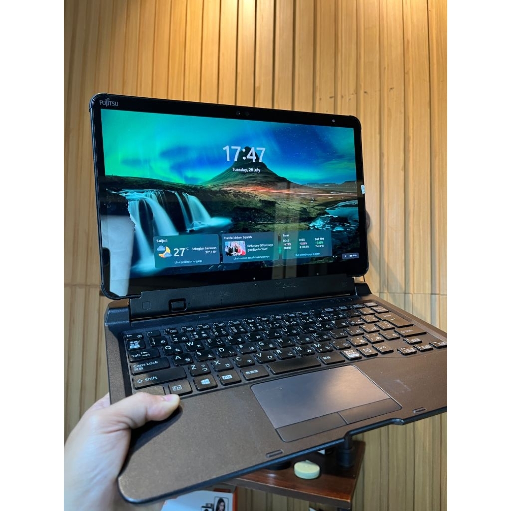 Fujitsu Arrows Tab FARQ27011